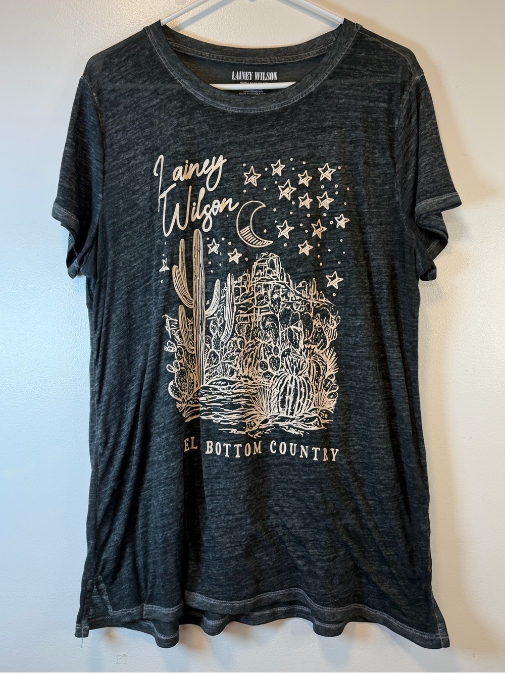 Maurices Lainey Wilson Classic Fit Bell Bottom Country Graphic Tee Women’s Large